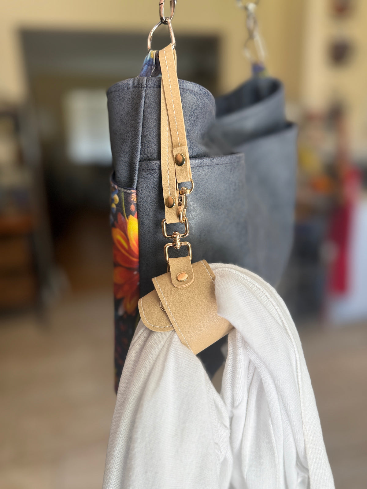 Travel Accessory Clip - Scarf Glove Hat Holder for Luggage and for Travel Bag Strap